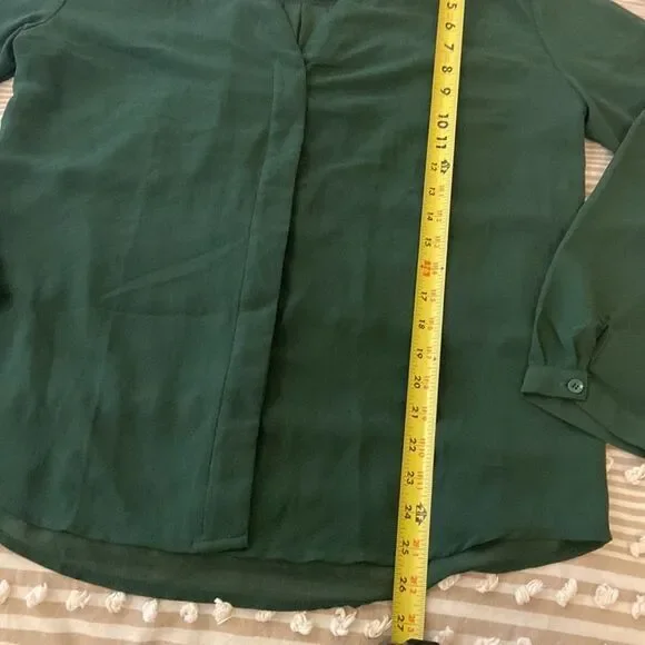 ✨5 for $15✨ Sheer Blouse - Picture 6 of 9